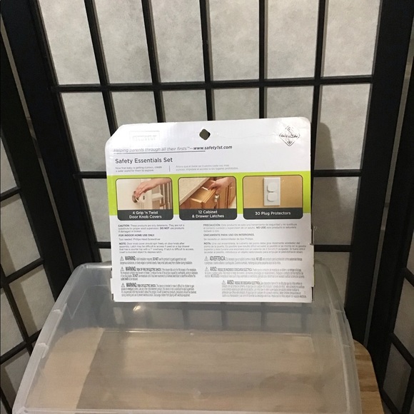 NWT SAFETY 1ST ESSENTIALS CHILD PROOFING 46 Pieces - Picture 2 of 3